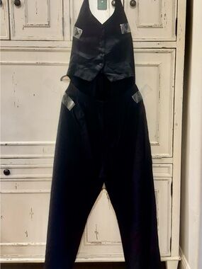HALARA Black Vest-Style Jumpsuit